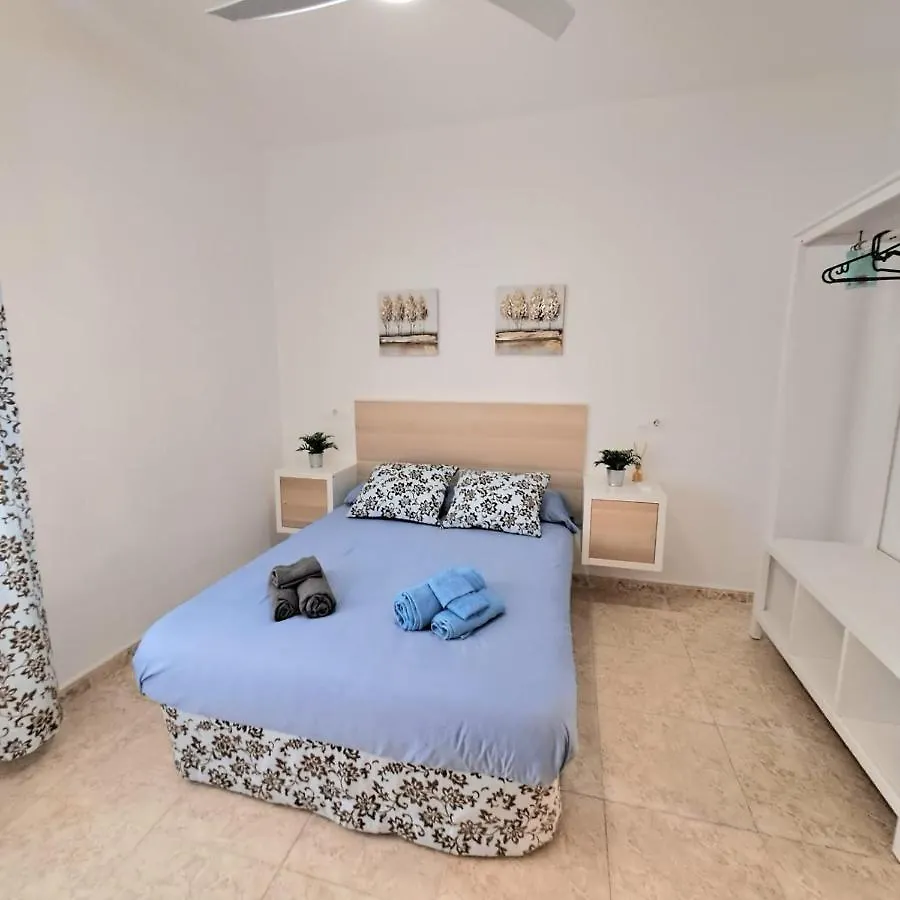 Apt. Cerca De La Playa Y Airport contacts